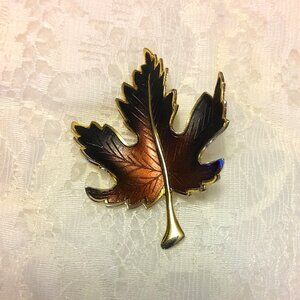 Vintage Gold Tone Maple Leaf Brooch Timeless VTG Jewelry Pin